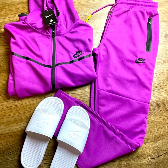 Womens Nike Outfit - Picture 1 of 1